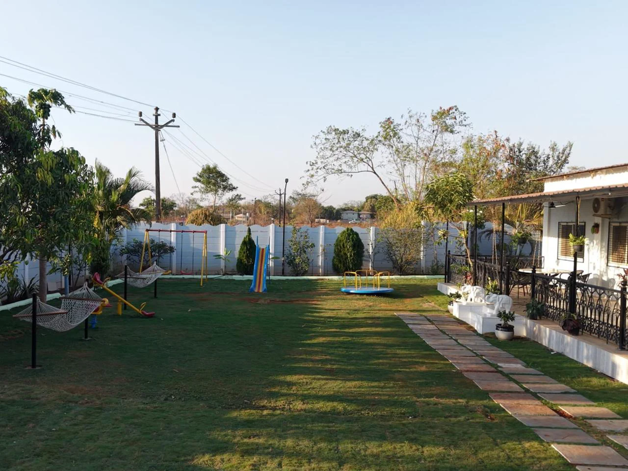 Large Lawn Garden 2